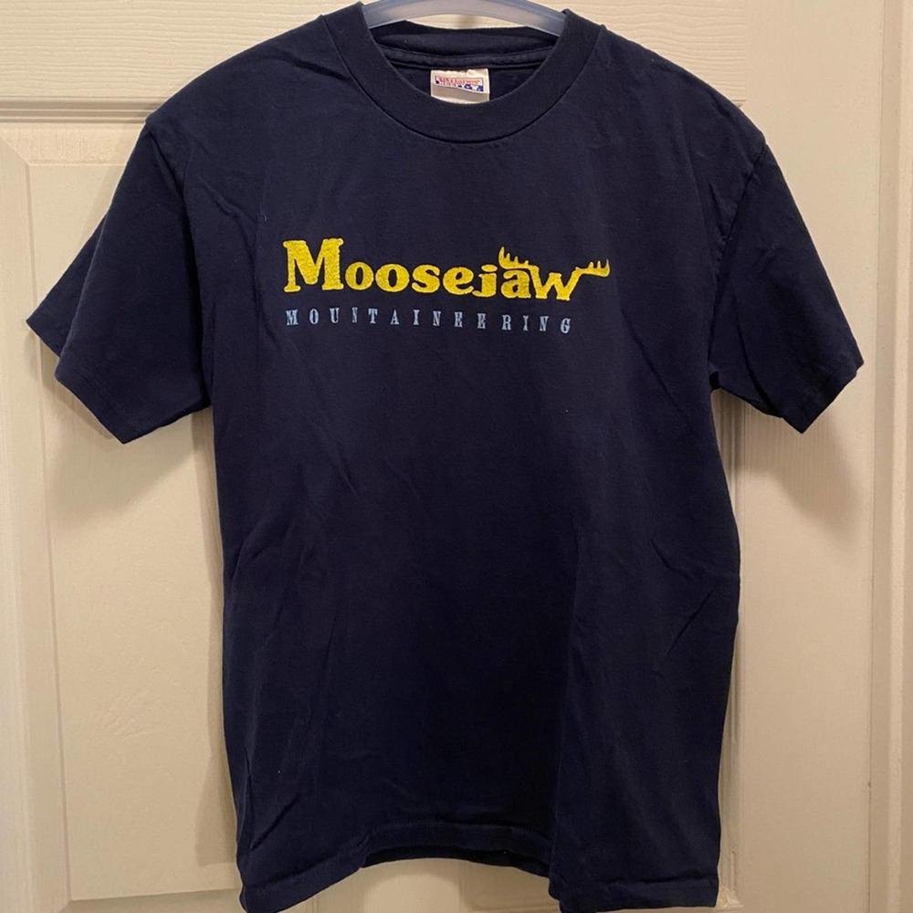 Dark Blue youth large Moosejaw Mountaineering t-shirt Hanes beefy t